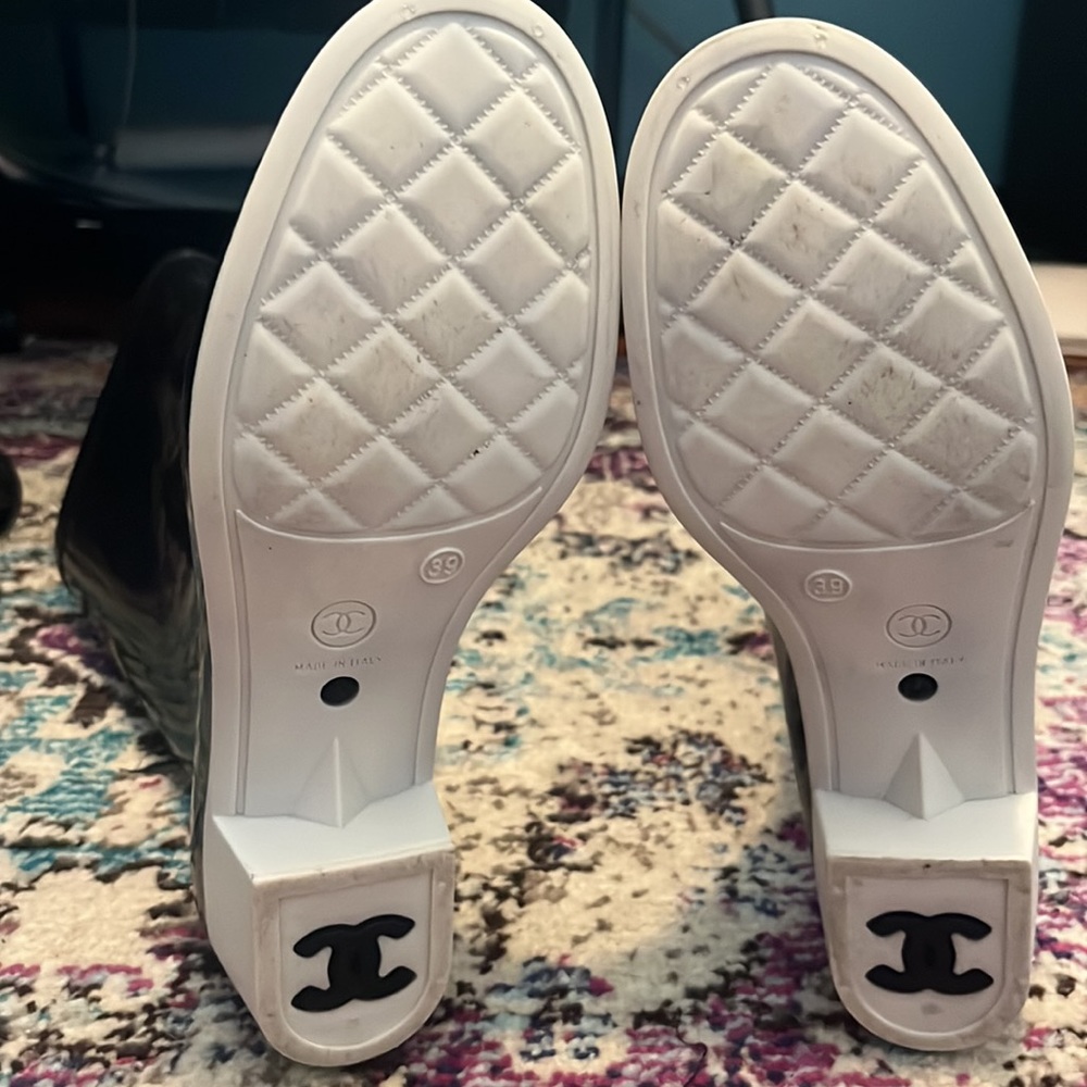 CHANEL Black and White Women's Shoes - Picture 6 of 8